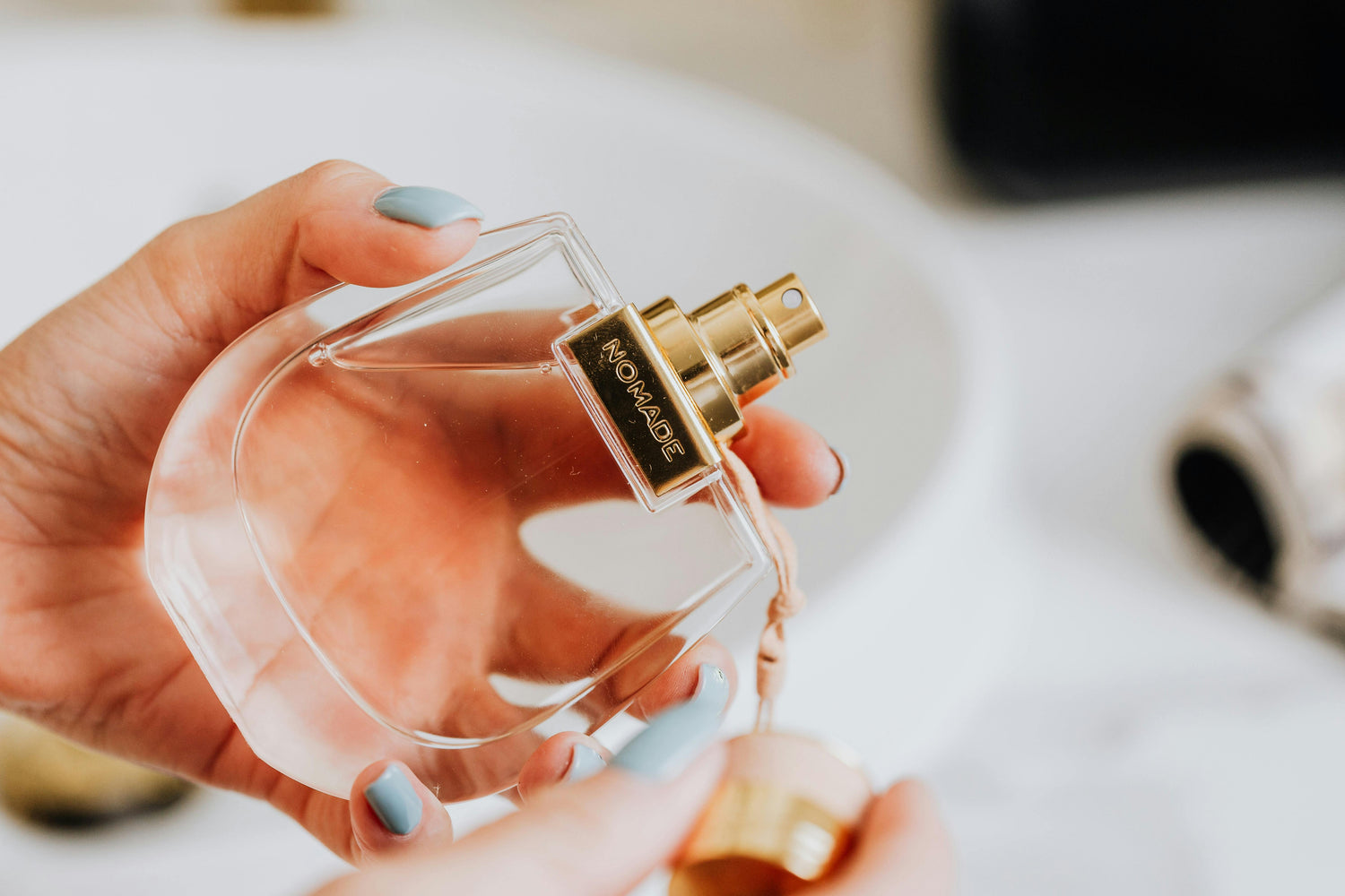 Cómo Hacer que tu Perfume Dure Más: 7 Secretos que Sí Funcionan